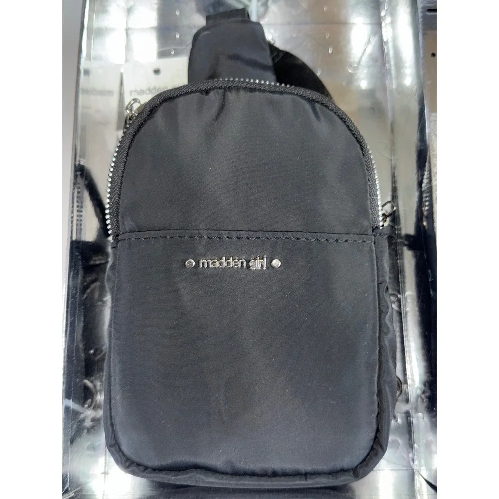 Madden Girl Black Nylon Sling Bag and Rhinestone Lip Charm 2 Piece‎ Gift Set NEW